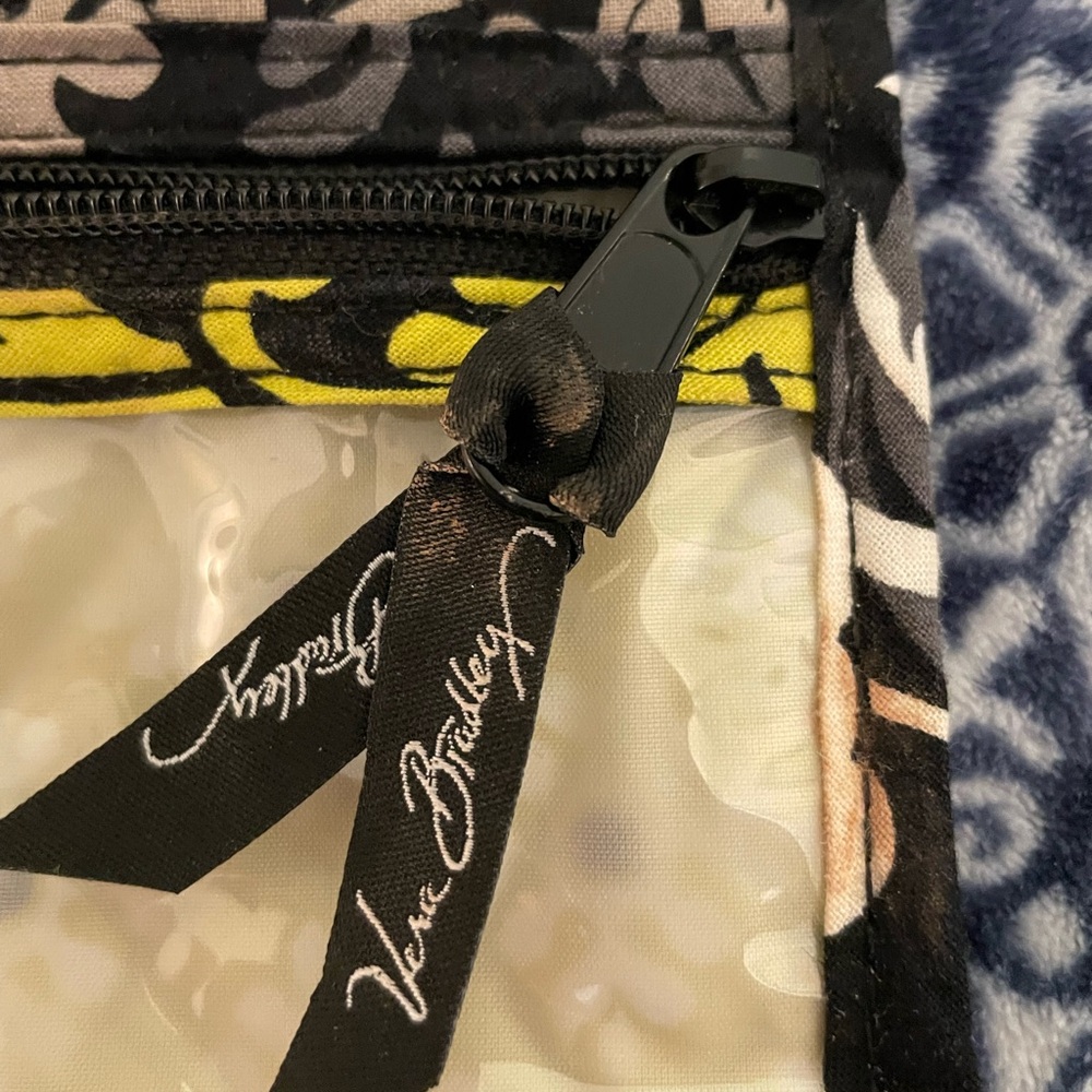GREAT CONDITION Vera Bradley Hanging Travel / Toiletry Organizer in Baroque - Picture 13 of 13